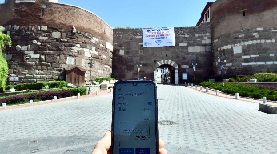 Ankara'da 27 meydan �cretsiz W�-F�'ye kavu�tu