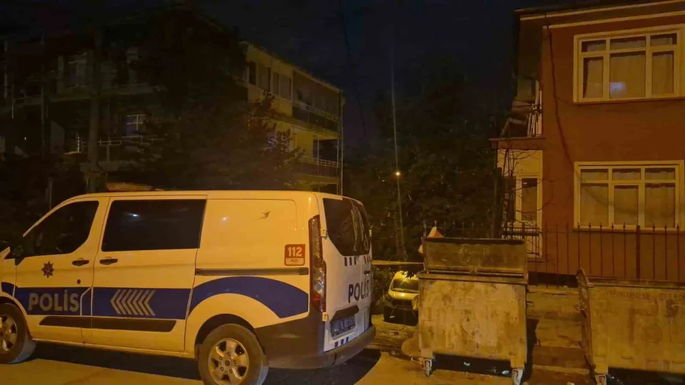 Ankara'da bir dairede 3 ki�i �l� olarak bulundu