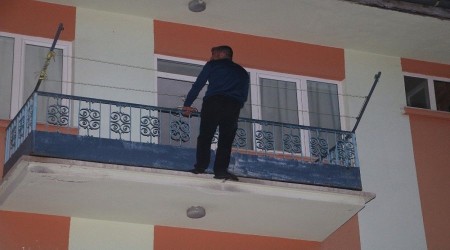 Annesinin gözü önünde kendini boşluğa bıraktı