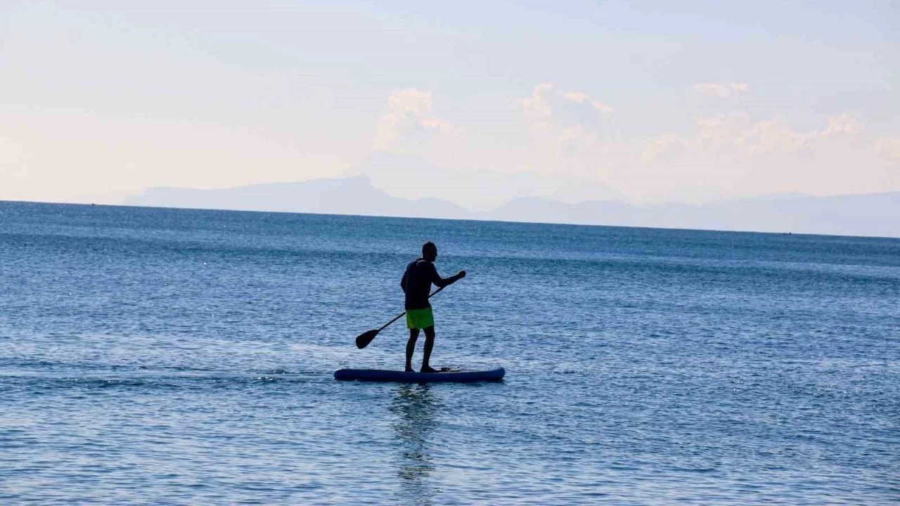 Antalya'da aral�k ay�nda deniz keyfi