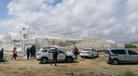 Antalya'da hortum seraları vurdu