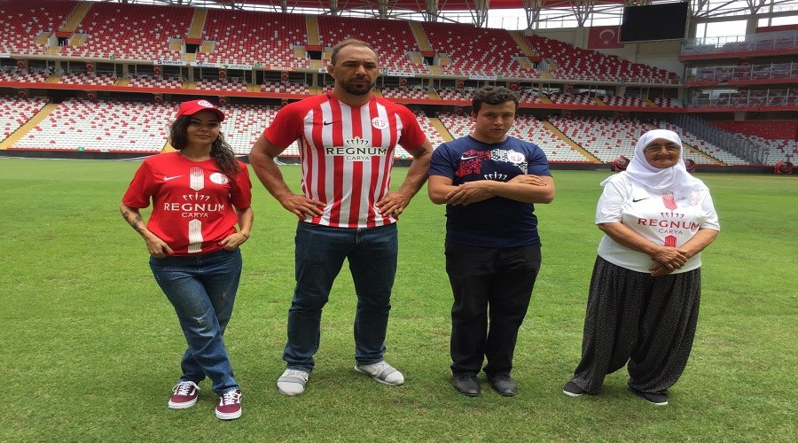 Antalyaspor'dan Ali Gürbüz'lü forma tanıtımı
