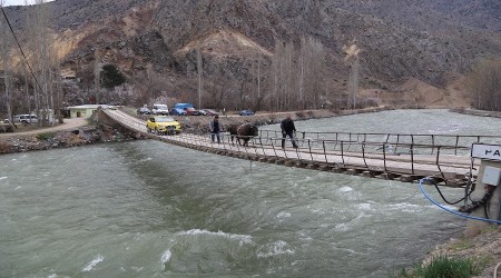 Artvin'de tarihe meydan okuyan asma köprüler