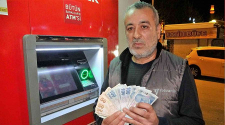 ATM'nin 'paranızı alınız' uyarısını dinlememiş!