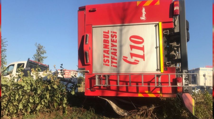 Avcılar'da itfaiye aracı devrildi: 2 yaralı