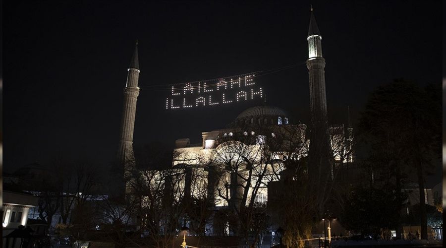 Ayasofya 88 y�l sonra ilk teravih namaz�na haz�rlan�yor