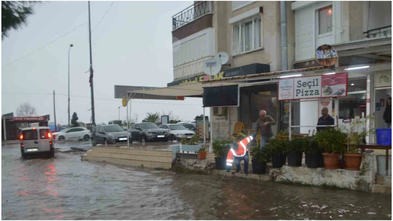 Ayval�k'ta kuvvetli sa�anak ya��� etkili oldu