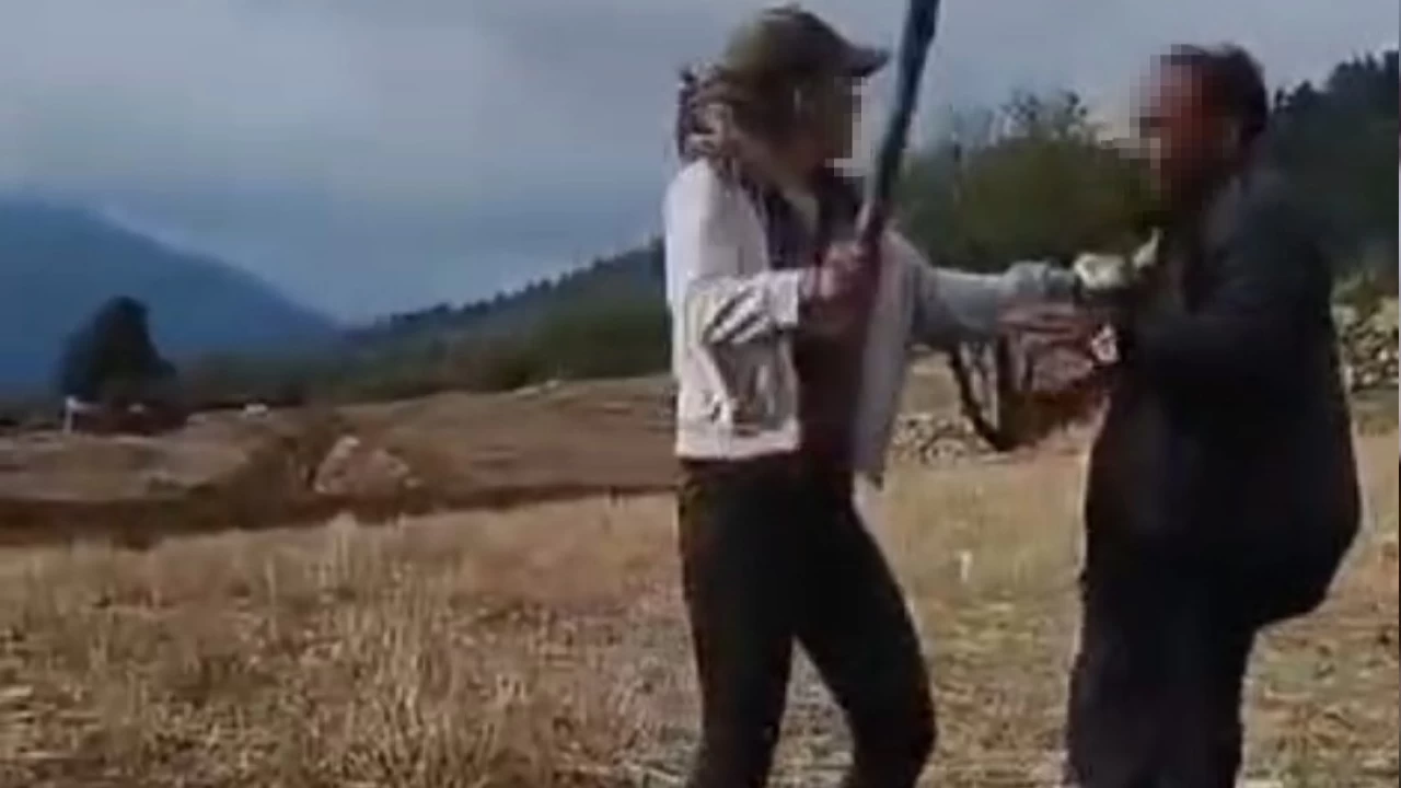 Azg�n k�zlardan engelli �obana sopal� i�kence