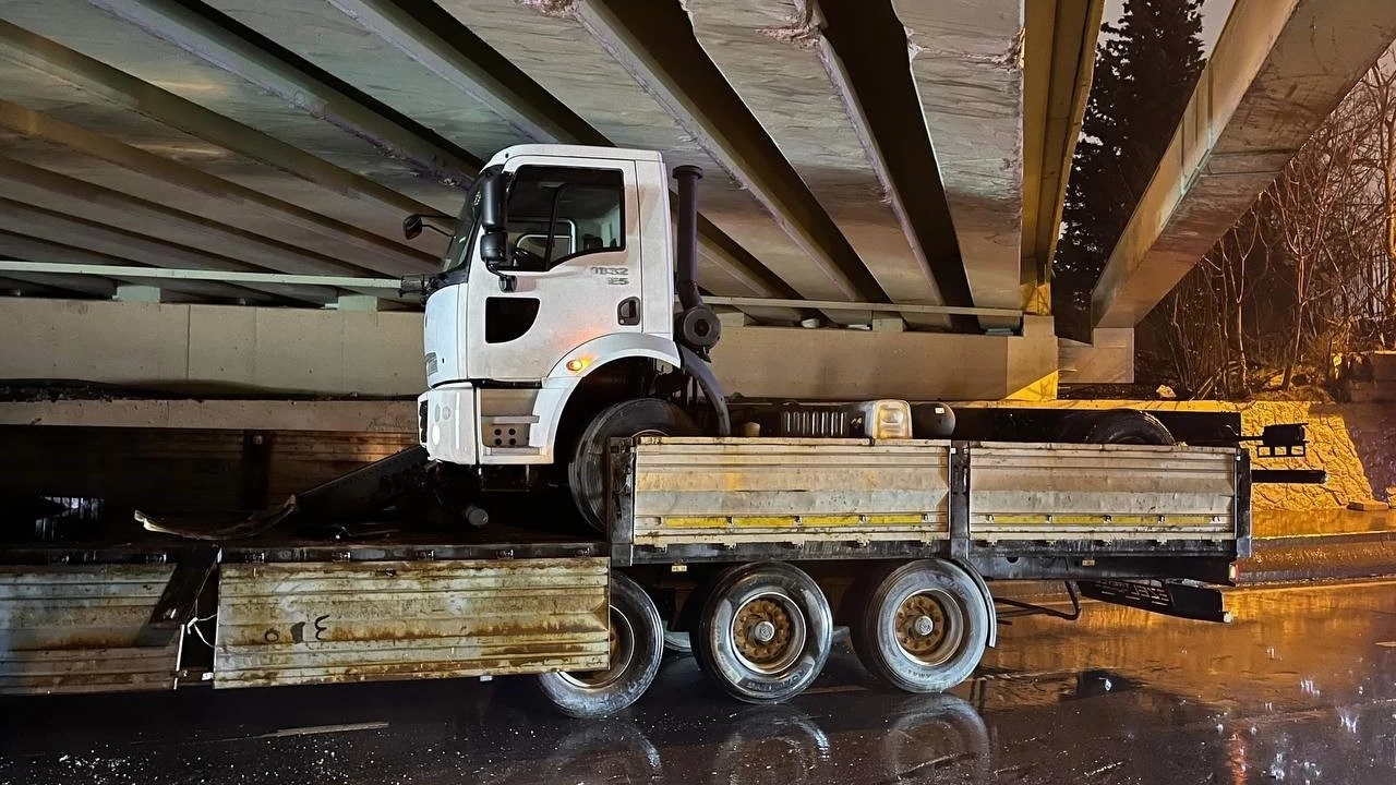 Bakırköy'de aynı üst geçitte yine kaza