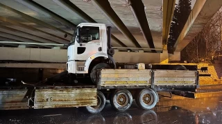Bakırköy'de aynı üst geçitte yine kaza