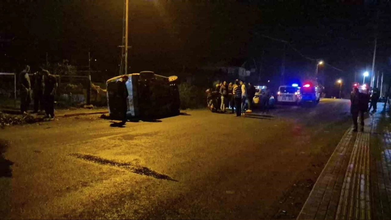 Bartın'da devrilen araçtaki 5 genç yara almadan kurtuldu
