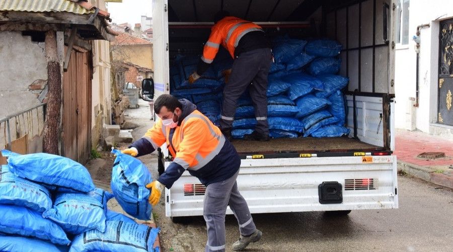 Bilecik Belediyesi'nden k�m�r yard�m�