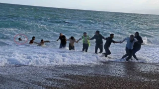 Bo�ulan gen� y�z�ndeki egzama i�in denize girmi�