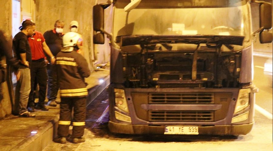 Bolu Dağı Tüneli'nde tır yangını