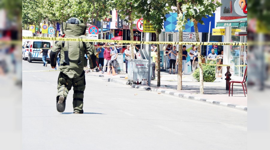 Bomba d�zene�i g�r�n�ml� �i�eler korkuttu 