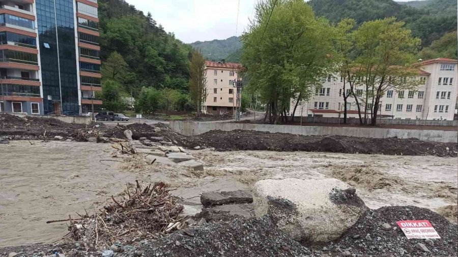 Bozkurt'ta ge�ici 3 k�pr� ula��ma kapat�ld�