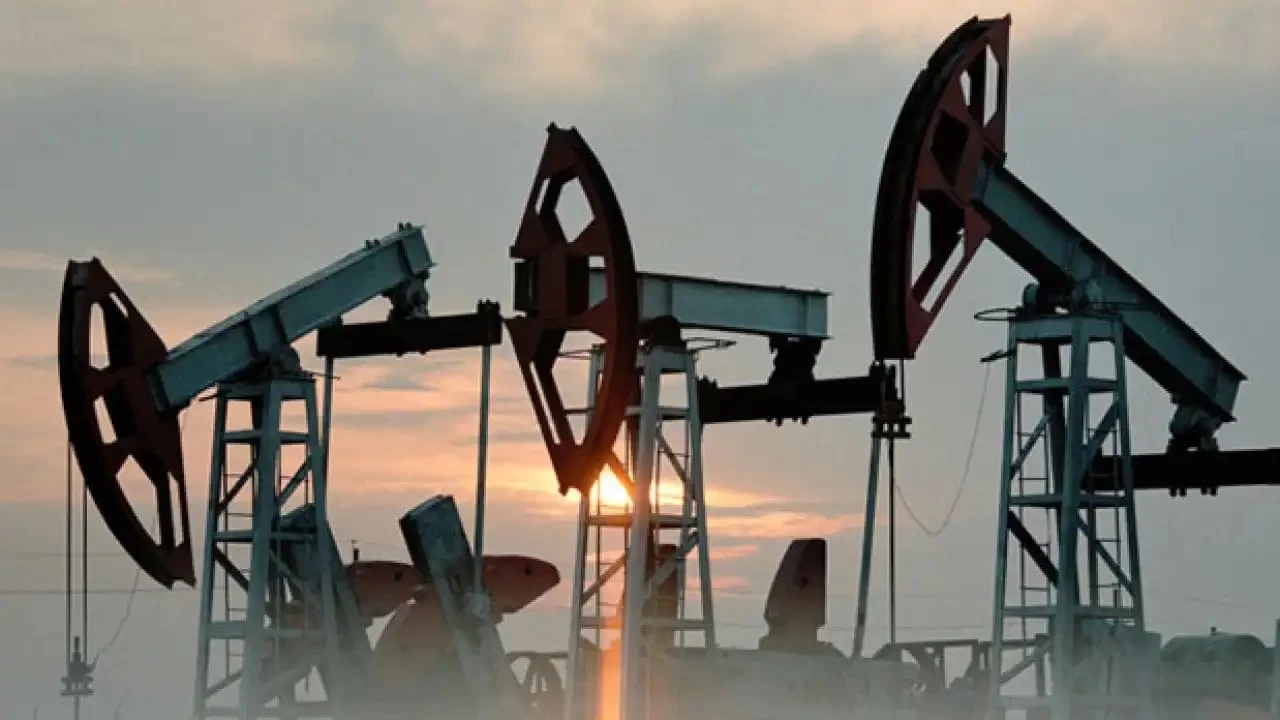 Brent petroln varil fiyat 83.52 dolar