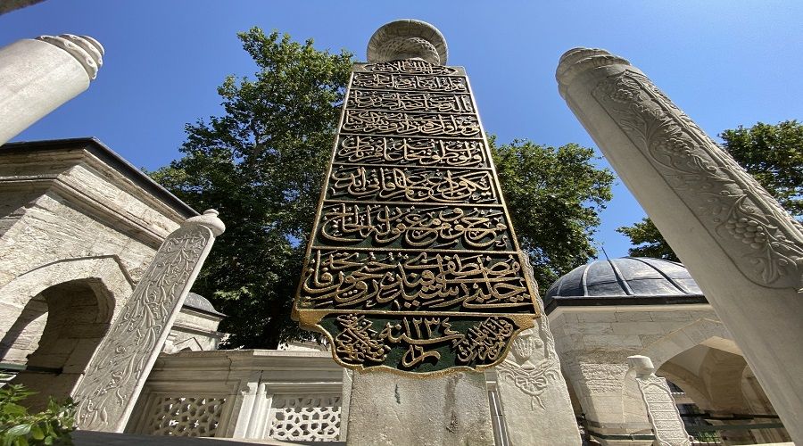 Bu mezar tandan baka yok