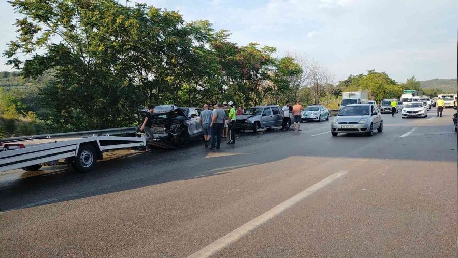 Bursa'da 15 araçlık zincirleme kaza: 10 yaralı
