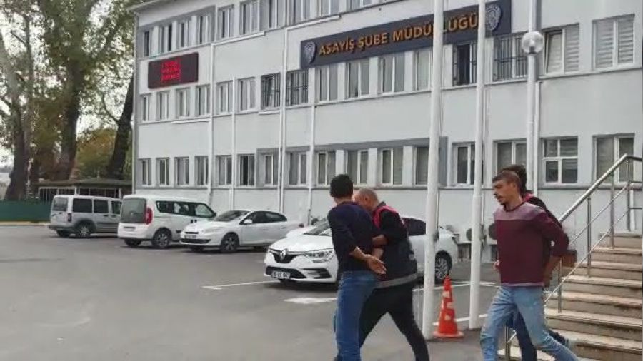 Bursa'da oto fareleri yakay� ele verdi