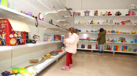 Bursa'da oyuncaklarn paylalaca 'Oyuncak Evi' ald