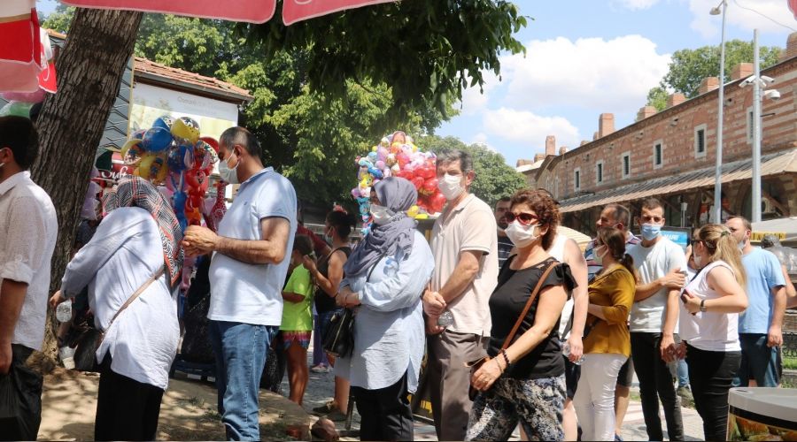 Ci�ercilerde uzun kuyruklar olu�tu