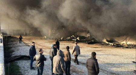 Cizre'de bir fabrika küle döndü