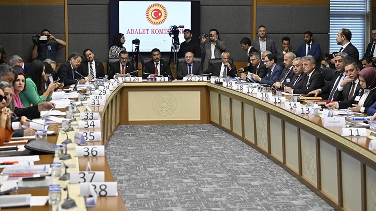 �ok tart���lan "9. Yarg� Paketi" komisyondan ge�ti