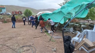 Çorum'da fırtına köy düğününü savaş alanına çevirdi