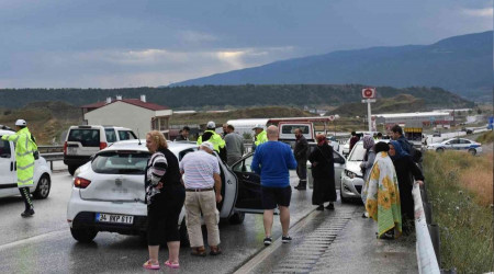 D100'de 6 araç birbirine girdi: 5 yaralı