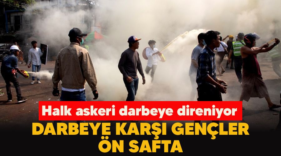 Darbeye karşı gençler ön safta