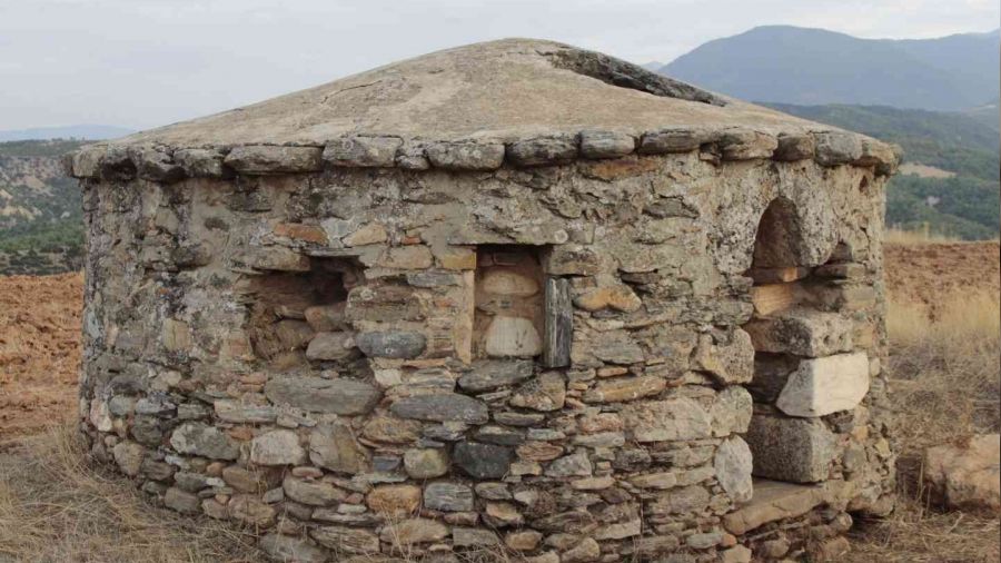 Definecilerin talan�na u�rayan Trapezapolis'in son hali y�rek burktu