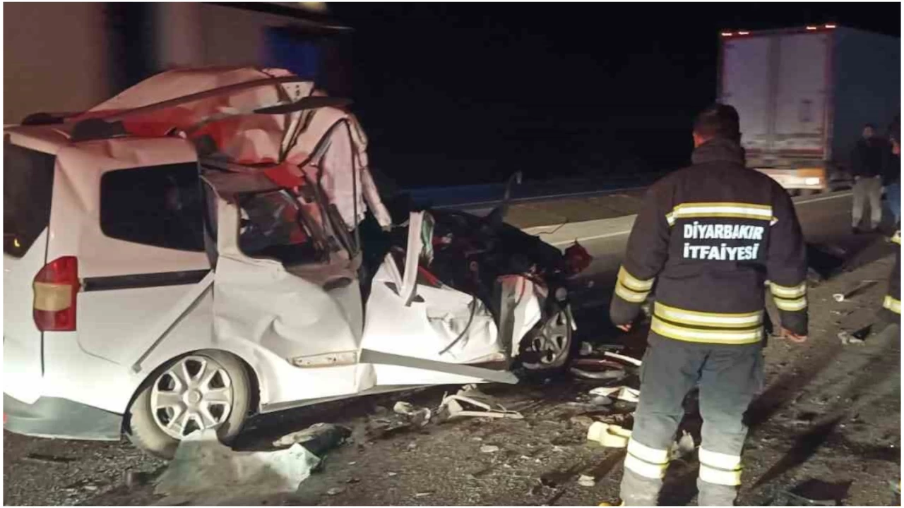 Diyarbak�r'da feci kaza: 2 �l�
