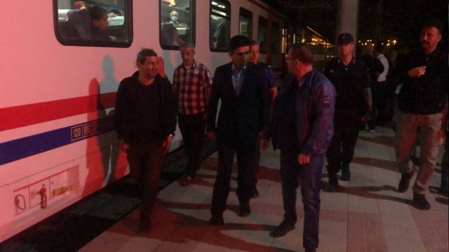 Doğu Ekspresi raydan çıktı yolcular otobüslerle taşındı