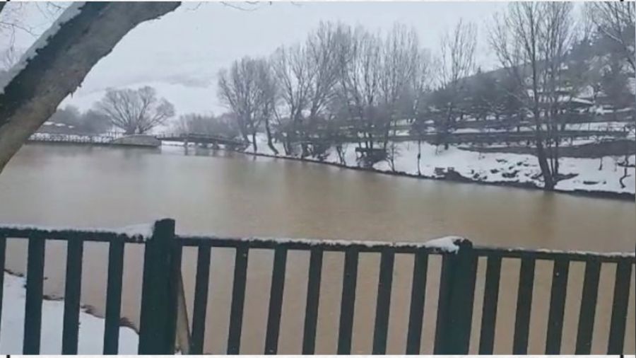 D�nyan�n en berrak g�llerinden biriydi, deprem sonras� �amura buland�