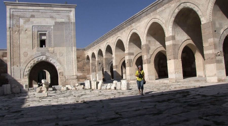 Dünyanın en büyük kervansarayı ziyaretçi bekliyor