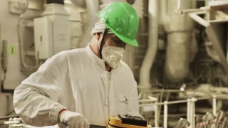 Dünyanın tek yüzer nükleer güç santraline ilk yakıt ikmali başladı