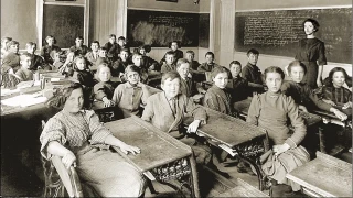 E�itim �zg�rle�tirici g�� m�, ideolojik �ekillendirme arac� m�?