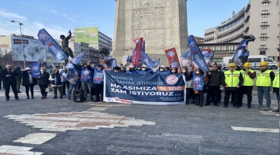 Eğitimciler maaş zammı için iş bıraktı
