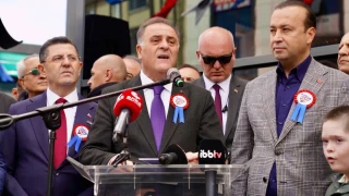 'Ekrem Ba�kan�m�z, milletin iradesini savunuyor'