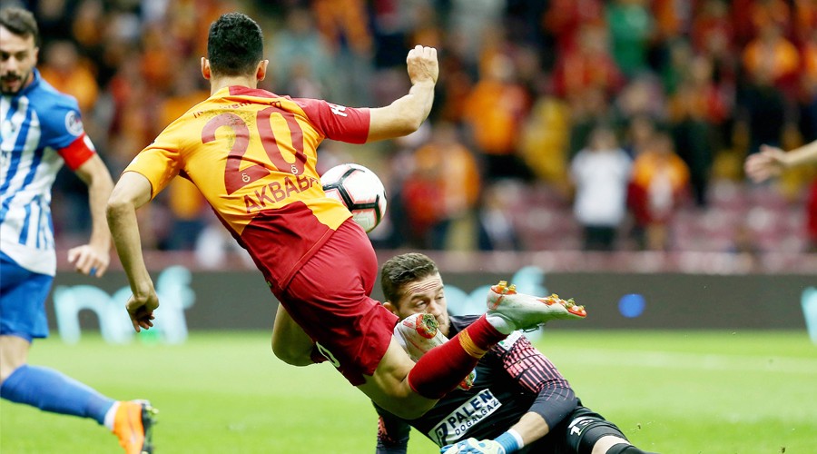 Emre ilk yarıyı kapattı