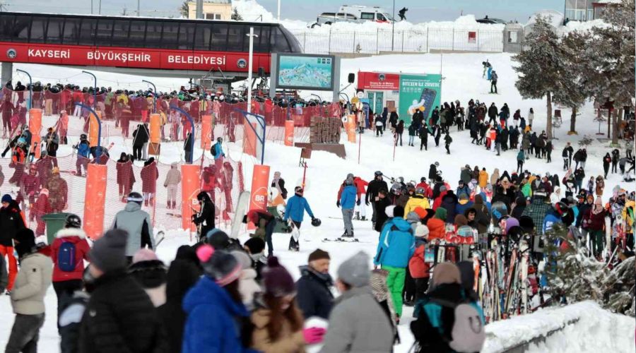 Erciyes'te insan seli