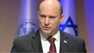 Eski �srail Ba�bakan� Bennett: "Netanyahu art�k �lkeyi y�netemiyor, a��r� sa�c� bakanlar�n esiri oldu"