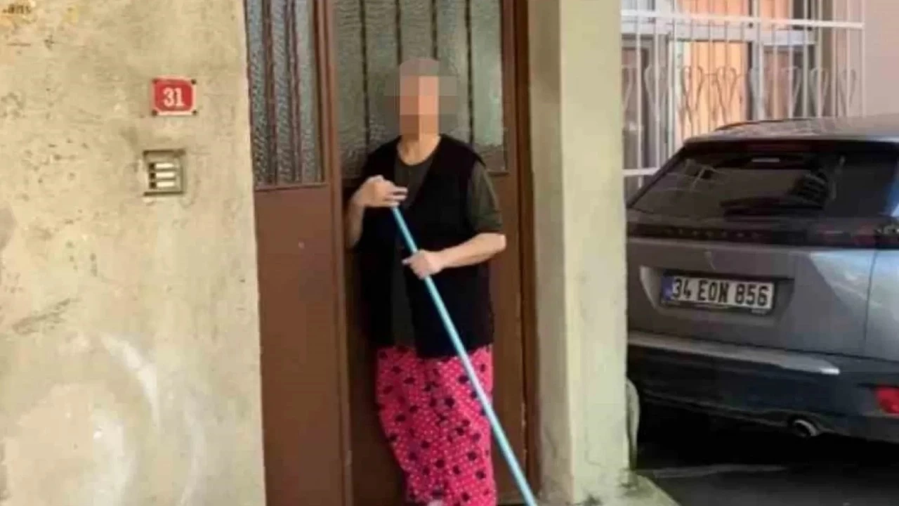 Ev sahibi kadın, 5 kat artırdığı kirayı kabul etmeyen öğrenci kiracısına sopayla saldırdı