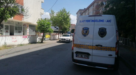 Evinde silahla vurulmuş halde bulundu