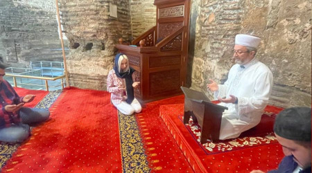 Ezan sesinden etkilenerek Müslüman oldu