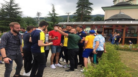 Cuma namazı çıkışı yoğun ilgi