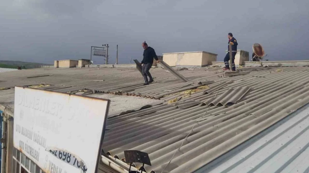 F�rt�na Alaca'da �at�lar� u�urdu, a�a�lar devrildi