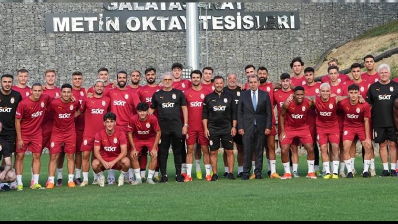 Futbolcular sa�l�k kontrol�nden ge�ti