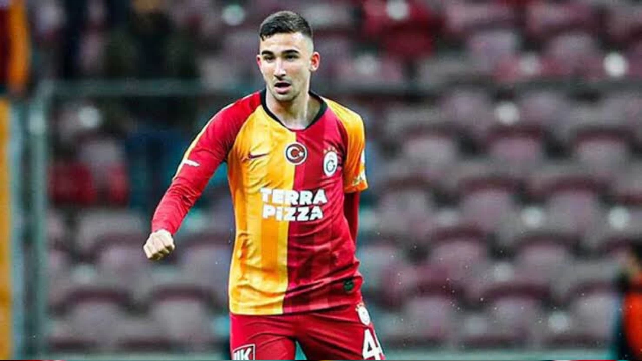 Galatasaray'da ilk ayr�l�k ger�ekle�iyor